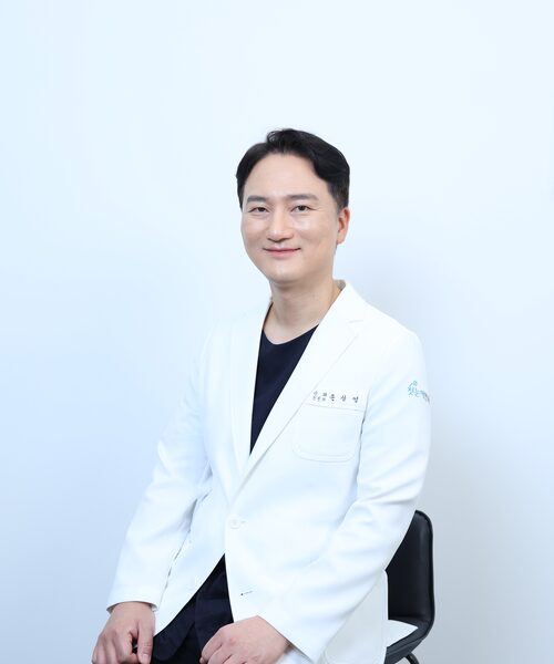 Yoon Sa-myung 代表院长